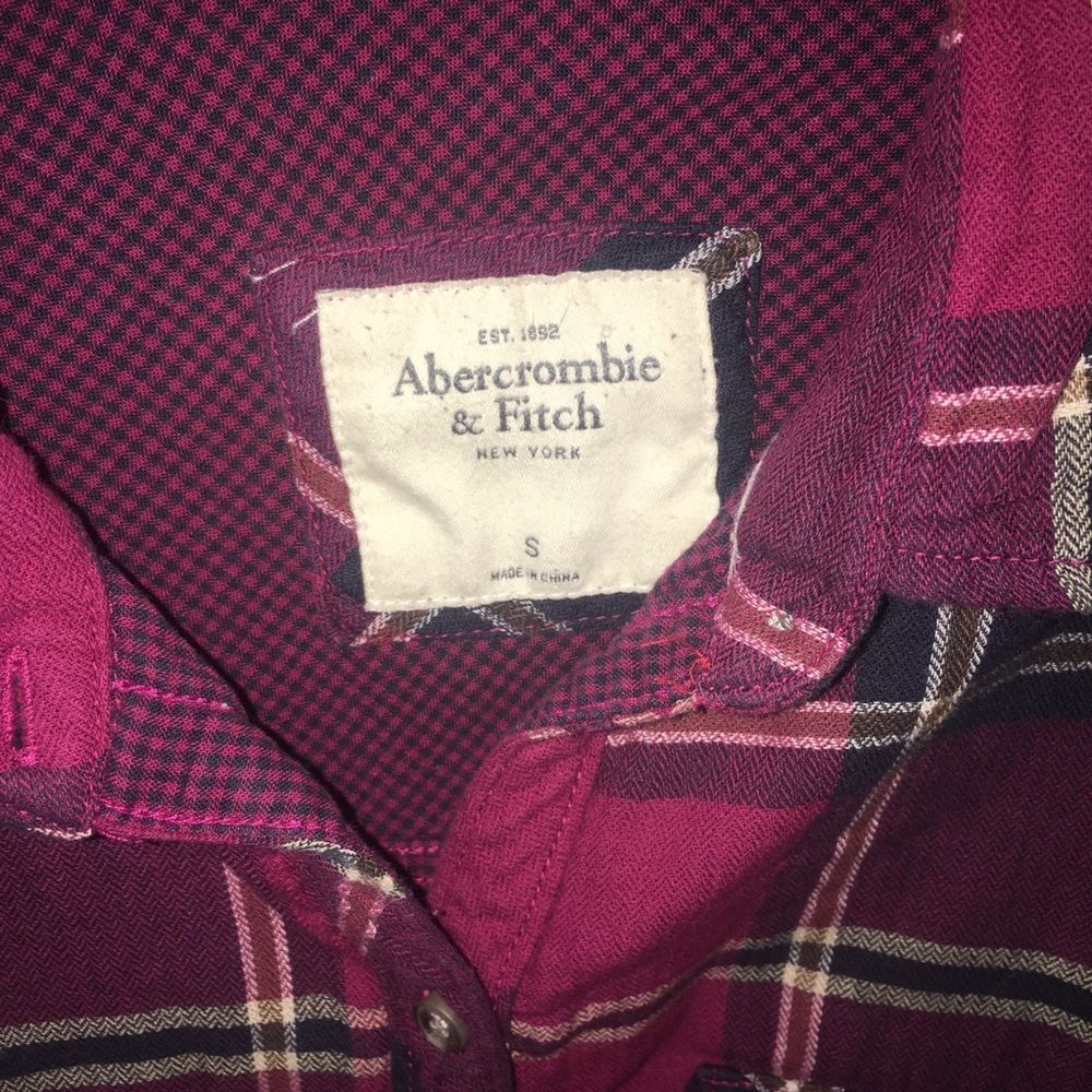 — Abercrombie & Fitch — Stylish ButtonUp Plaid Top - Picture 6 of 9